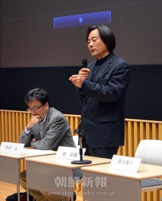 班忠義監督(右)と外村大教授のトークショーの様子