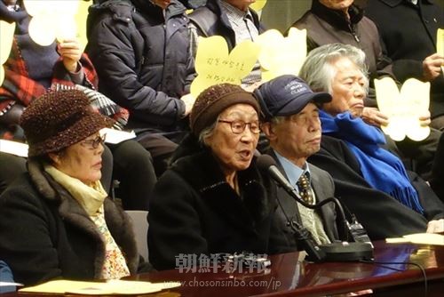 記者会見で発言する「慰安婦」被害者ら(統一ニュース)
