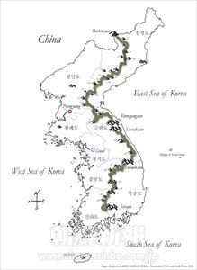 写真集に収録されている朝鮮半島の地図。シェパードさんが登った山々が記されている(提供写真)
