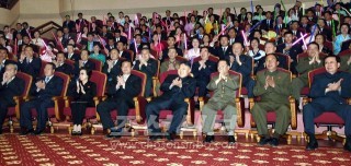 5.1절 음악회를 관람하시는 김정은제1위원장