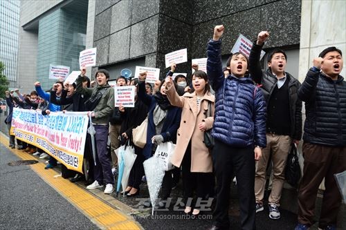 남미합동군사연습을 당장 중지할것을 요구하였다.