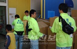 이시노마끼시의 해일피해를 입은 동포의 일손을 도왔다.