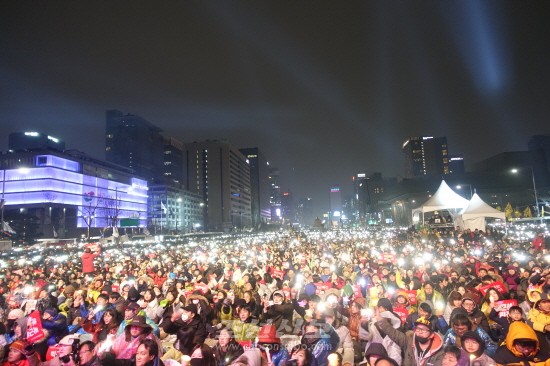 190만명이 분노의 초불을 추켜올렸다.(통일뉴스)