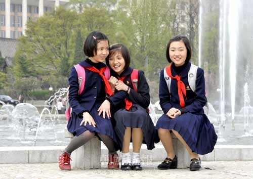 ピョンヤン笑顔の瞬間 62 中学生のガールズトーク 朝鮮新報