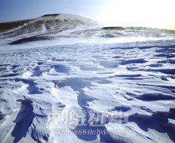 〈朝鮮名峰への旅 18〉雪の白いつぶてが顔を打つブリザードのすさまじい威力