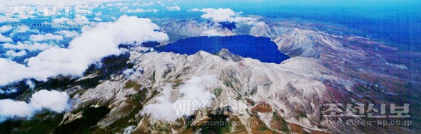 〈朝鮮名峰への旅 28〉カラマツの黄金色で染まる全山、やがて雪虫飛び、山頂に新雪