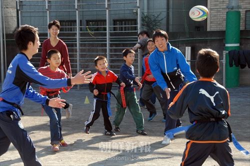 朝青員たちが多く参加したタグラグビー教室