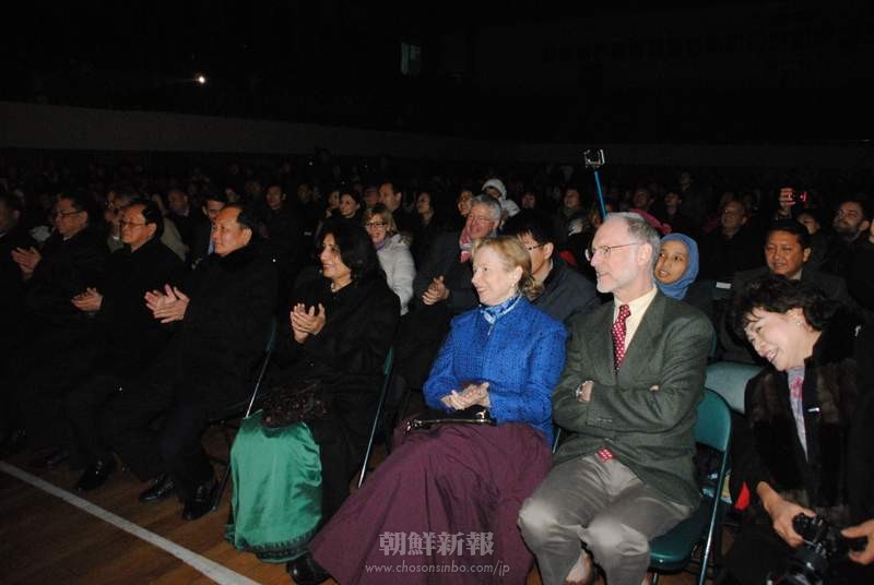 駐朝国際機構の代表たちも公演を観覧した