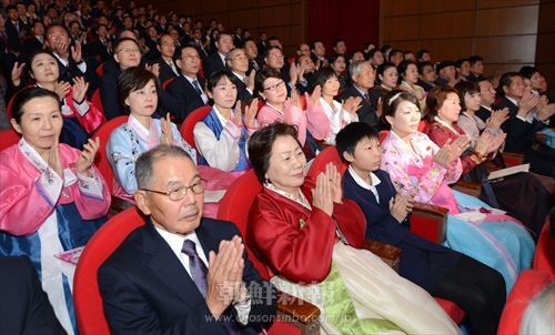 子どもたちの公演を見守った観覧者たち