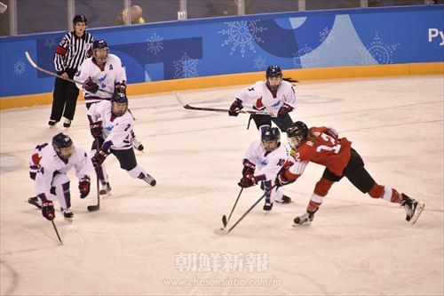 平昌五輪 ワンコリア 共に感じた歴史的瞬間 女子アイスホッケー単一チーム初試合 朝鮮新報