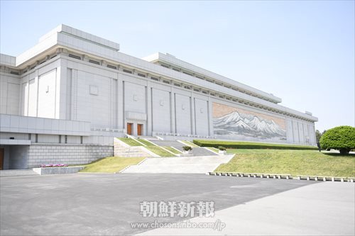 〈魅惑の朝鮮観光〉平壌ー記念碑②／朝鮮革命博物館