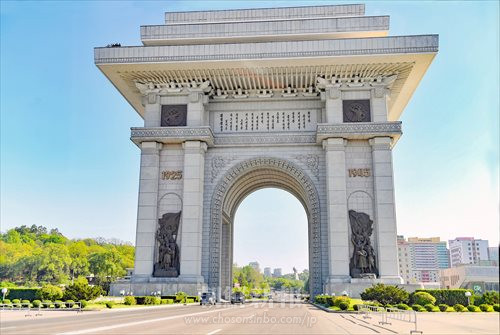 〈魅惑の朝鮮観光〉平壌ー記念碑④凱旋門
