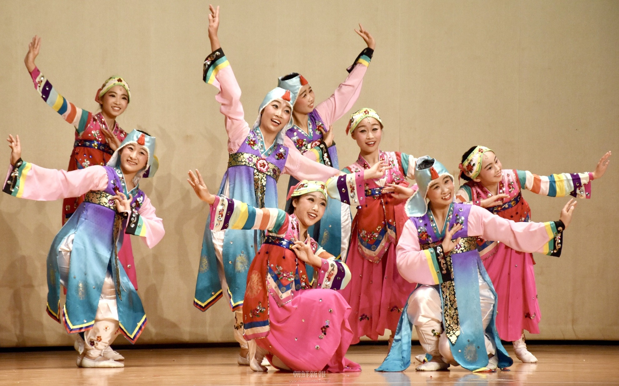 凛々しい姿に拍手喝采／中四国地方在日朝鮮学生芸術発表会、4学校から21演目