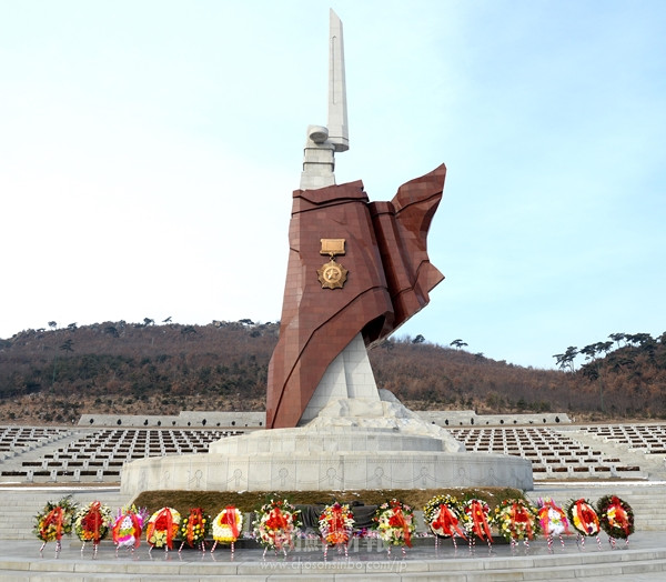 〈魅惑の朝鮮観光〉平壌ー記念碑⑩祖国解放戦争参戦烈士墓