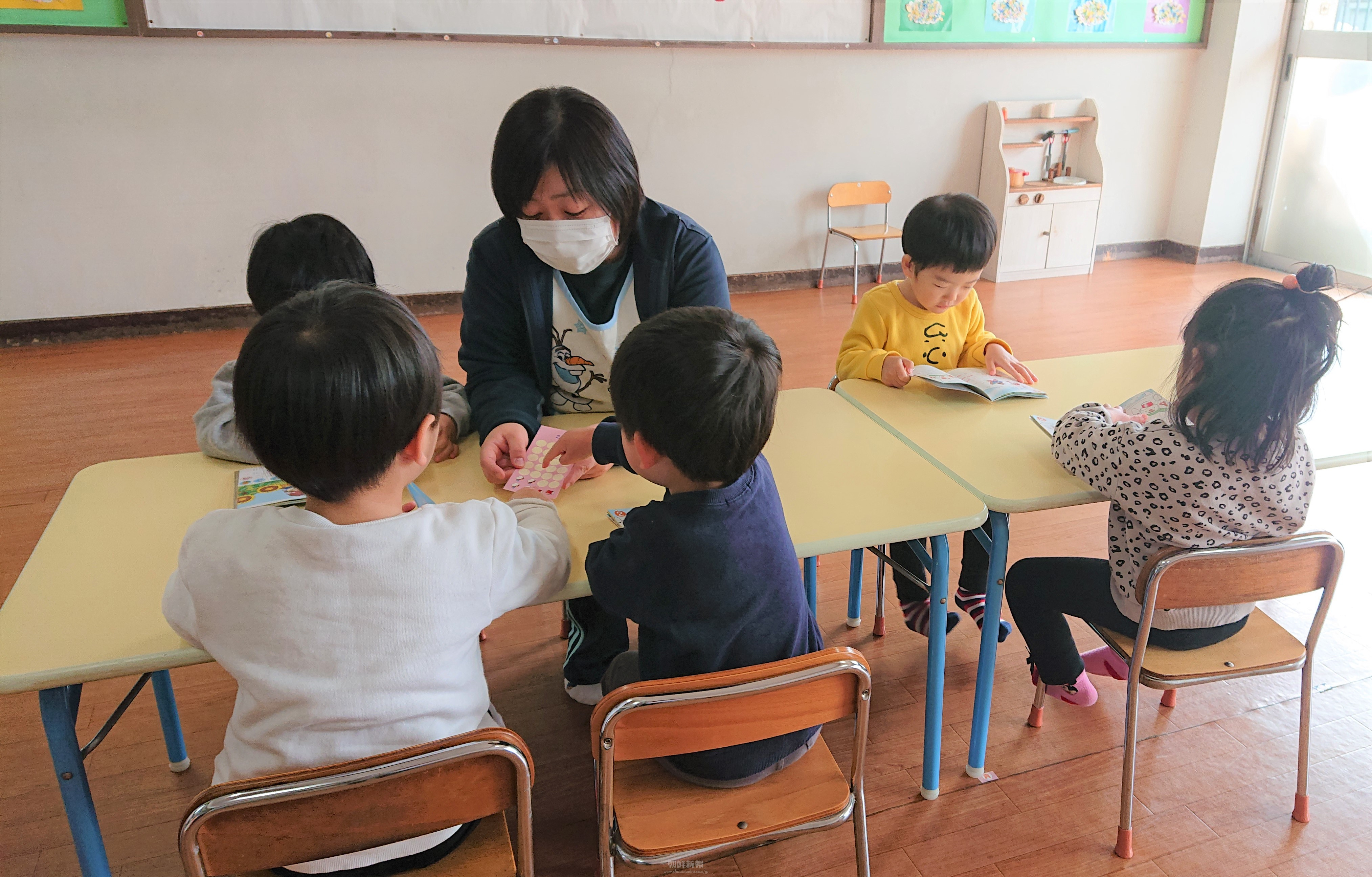 各地の朝鮮幼稚班教員らが保育士資格を取得／子どもたちの明るい未来のために