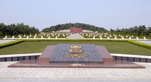 〈魅惑の朝鮮観光〉平壌ー記念碑⑪大城山革命烈士陵