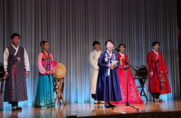 神奈川中高支援のチャリティーディナーショー／女性同盟神奈川・顧問協議会が主催し歌劇団公演