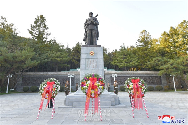 中国人民志願軍烈士陵園に花輪／朝鮮戦線参戦記念日に際して