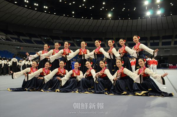 舞踊通して存在アピール／日体大「実演会」に朝大舞踊部が出演