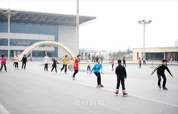 〈魅惑の朝鮮観光〉平壌ースポーツ施設⑤ローラースケート場