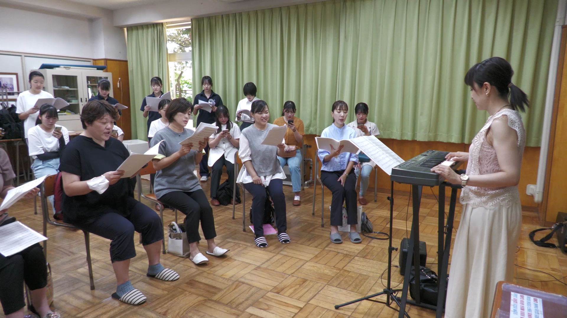 【動画】〈朝鮮創建75周年大公演〉合唱団、管弦楽団が第1回合同練習