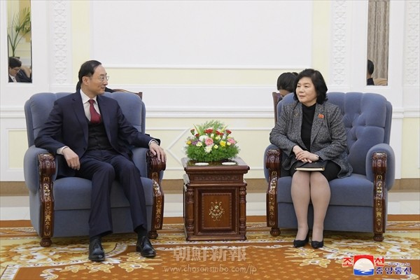 崔善姫外相が中国外交部副部長と談話