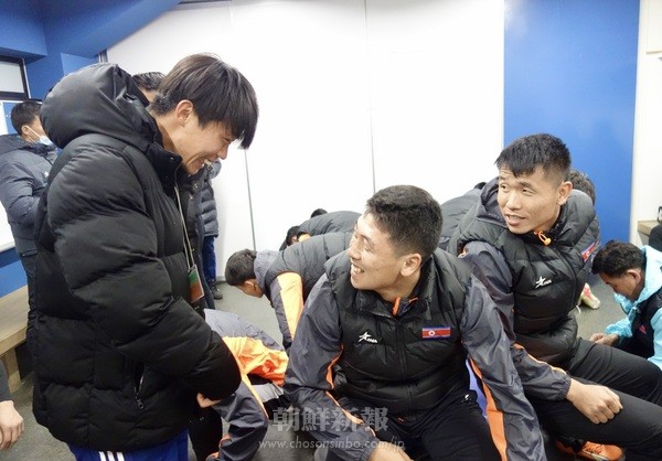 〈2026W杯アジア2次予選〉李泰河、黄燦俊さんが練習見学