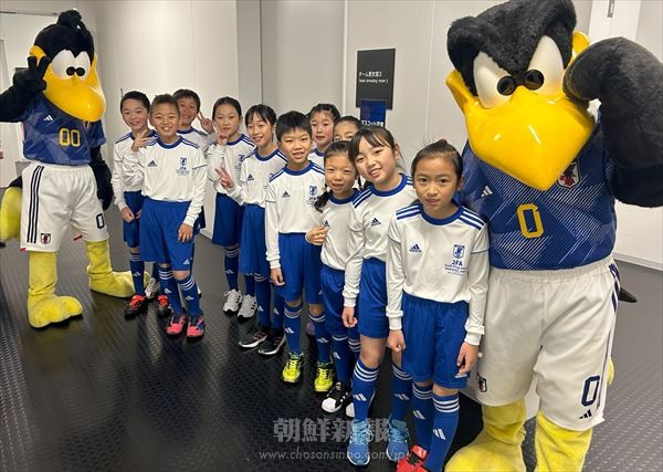 〈パリ五輪アジア最終予選〉朝鮮学校児童がエスコートキッズ務める