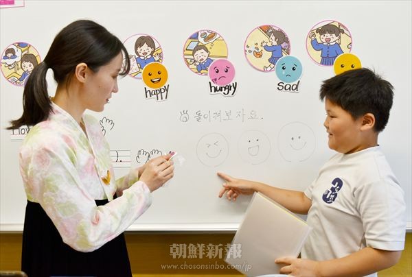 〈DS取材班〉朝鮮学校、早期英語教育の現場を訪ねて／多言語で育まれる広い視野