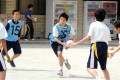 「思いやり」の大切さ学ぶ／東京第4初中、タグラグビー教室