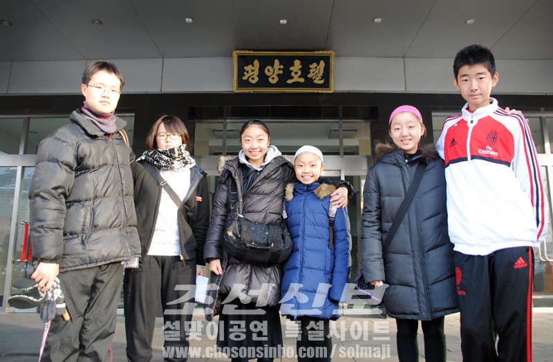 왼쪽에서 김지원, 김양춘, 한선화, 한선애, 김사나, 김신오학생