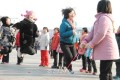 3,000명의 학생소년들이 민속놀이／음력설에 즈음하여 김일성광장에서