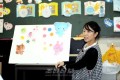 〈교실에서-미래를 가꾸는 우리 선생님 54〉 도꾜조선제6초급학교 부속 유치반 량미화교원