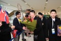 〈삿보로 아시아대회〉조선선수단 제1진이 신지또세공항에 도착, 동포들이 열렬히 환영／제8차 겨울철아시아대회