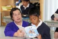 〈교실에서 – 미래를 가꾸는 우리 선생님 48〉 도꾜조선제2초급학교 국어 윤명실교원