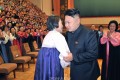 김정은원수님, 제4차 전국어머니대회 참가자들과 함께 기념촬영