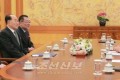 조선민주주의인민공화국 고위급대표단이 청와대에서 남조선대통령을 만났다
