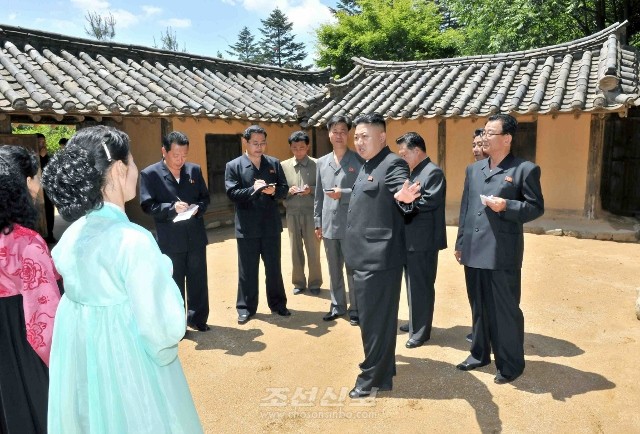 김정은원수님께서 창성군의 여러 부문 사업을 현지지도하시였다.(조선중앙통신)