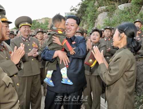 김정은원수님, 장재도방어대와 무도영웅방어대를 시찰