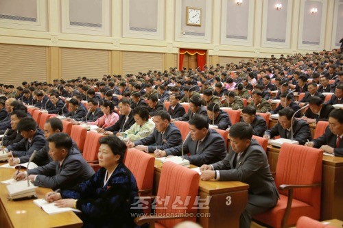 김정은원수님 참석밑에 조선인민군 제3차 수산부문열성자회의 참가자들에 대한 당 및 국가표창수여식이 28일 당중앙위원회 회의실에서 진행되였다.(조선중앙통신)