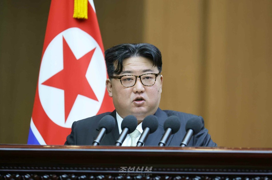 김정은원수님께서 최고인민회의 제14기 제10차회의에서 강령적인 시정연설을 하시였다