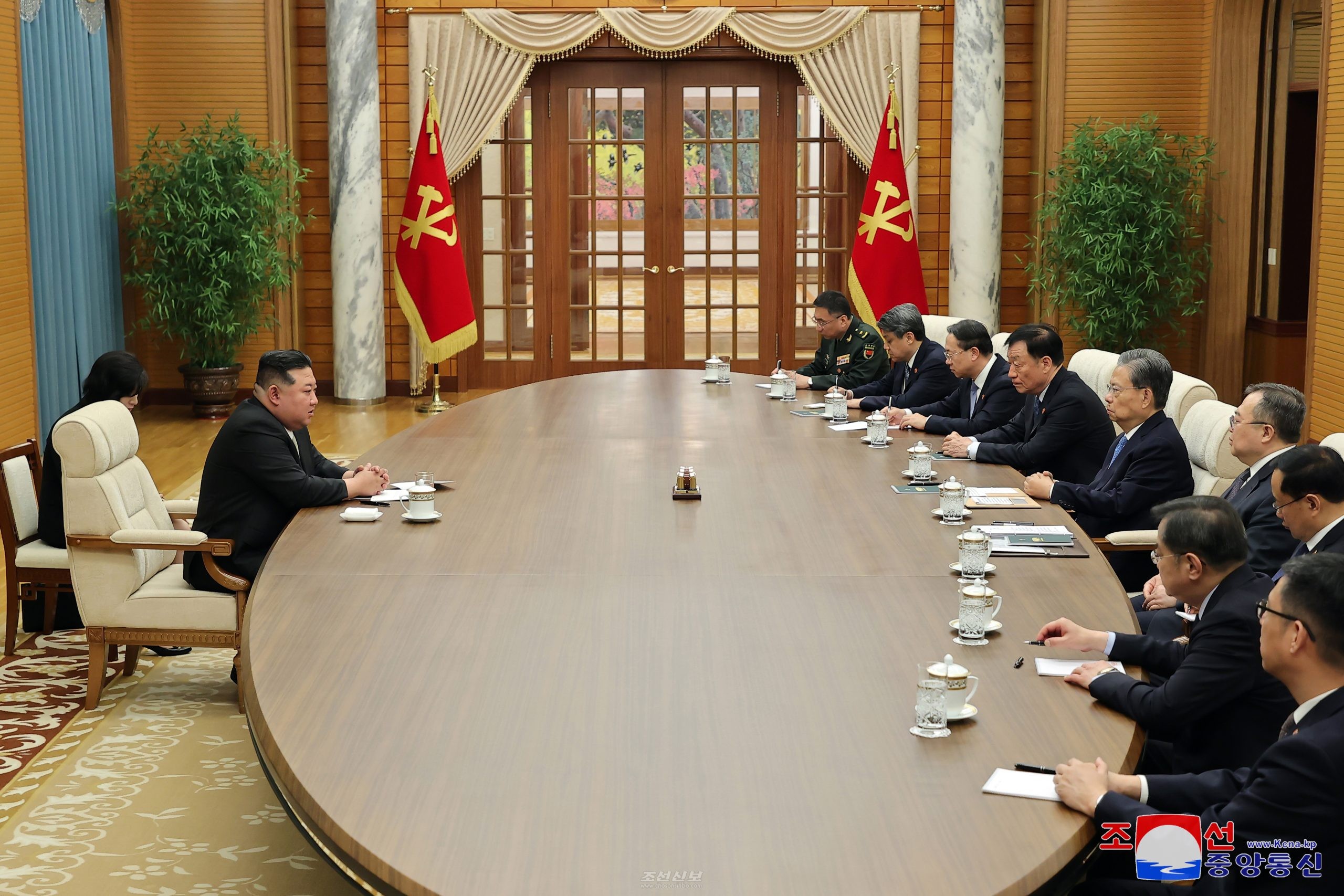 김정은원수님께서 중화인민공화국 당 및 정부대표단을 접견