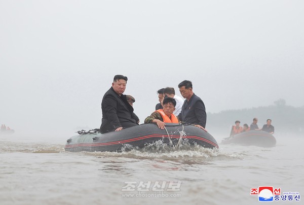 《인민들에게 보다 훌륭한 삶의 터전을》 고무단정에서 내리신 결심