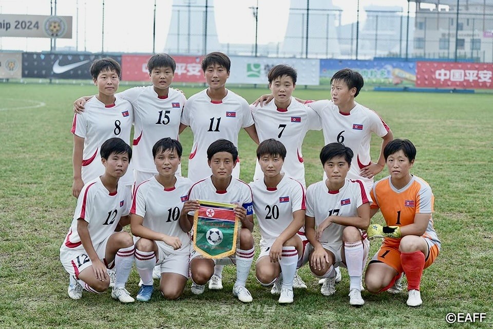 조선선수들 동아시아축구련맹 15살미만 녀자선수권대회 조별련맹전 1조경기에서 1위