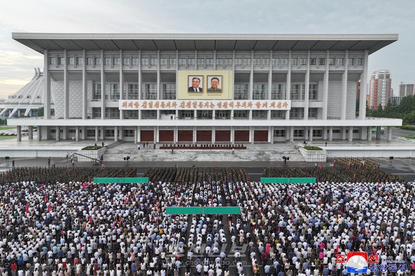 전국의 당원들 큰물피해복구전역으로 일제히 탄원,평양시당원련대 진출모임 진행