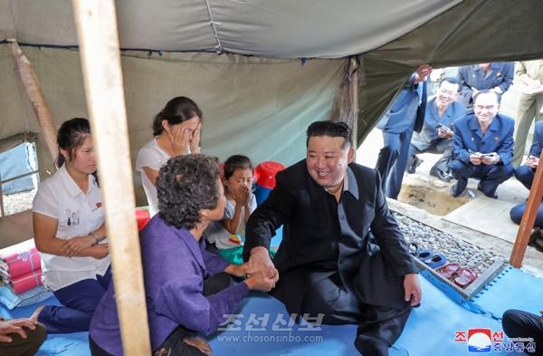 김정은원수님께서 평안북도 의주군 큰물피해지역을 또다시 찾으시고 재해복구를 위한 중대조치들을 취해주시였다