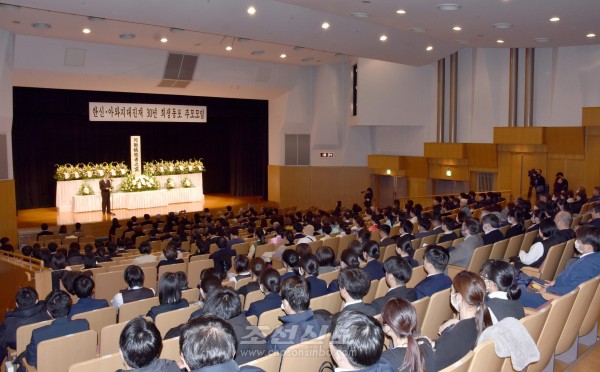 〈한신아와지대진재 30년〉효고에서 추모모임과 문예동공연