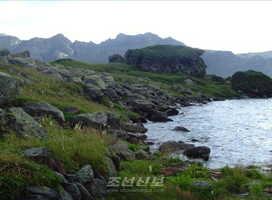 백두산천지에서 발견된 온천