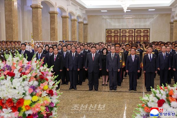 김정은원수님께서 조국해방 80돐에 즈음하여 금수산태양궁전을 찾으시였다