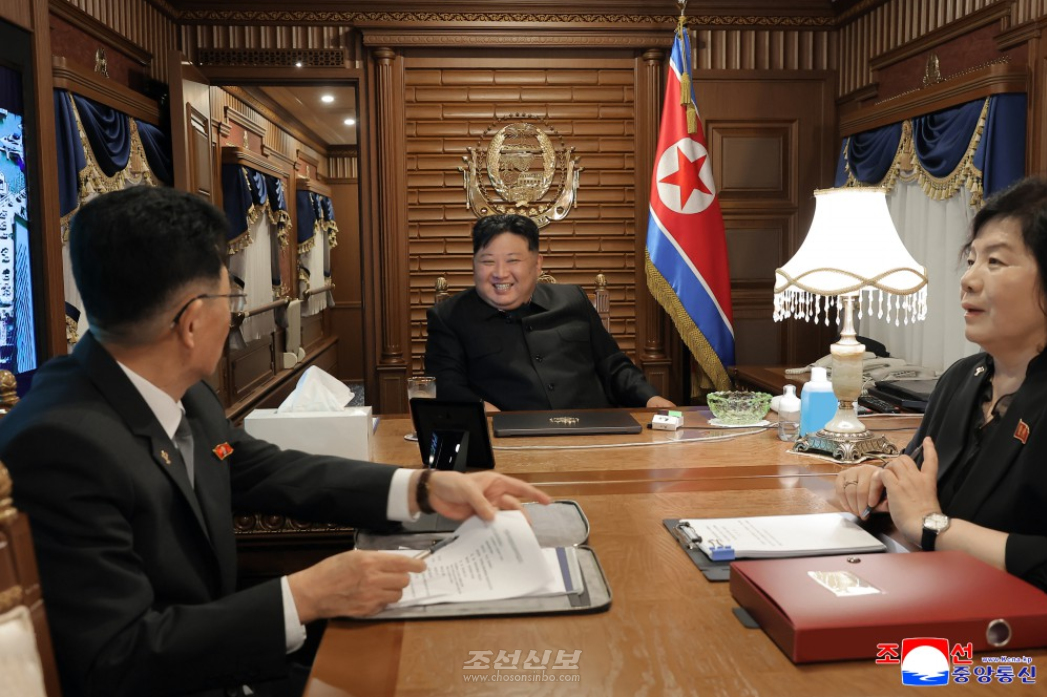 김정은원수님께서 중국을 방문하시기 위해 출발하시였다